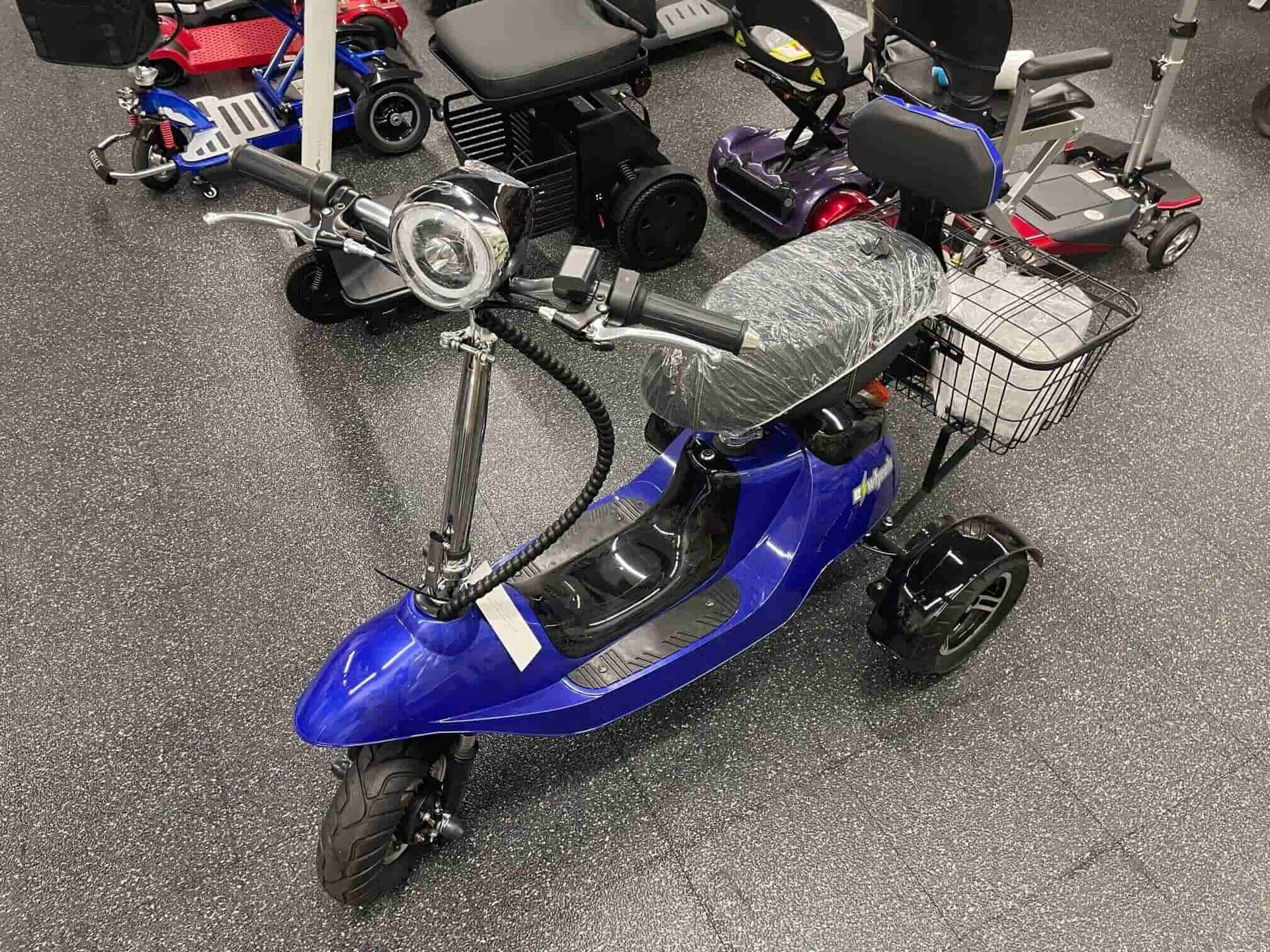 EWheels EW-19 Sporty Folding Electric 3 Wheeled Scooter Open Box Model