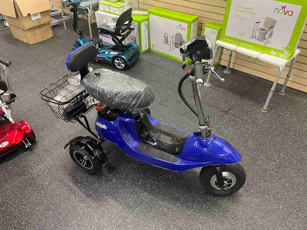 EWheels EW-19 Sporty Folding Electric 3 Wheeled Scooter Open Box Model 2