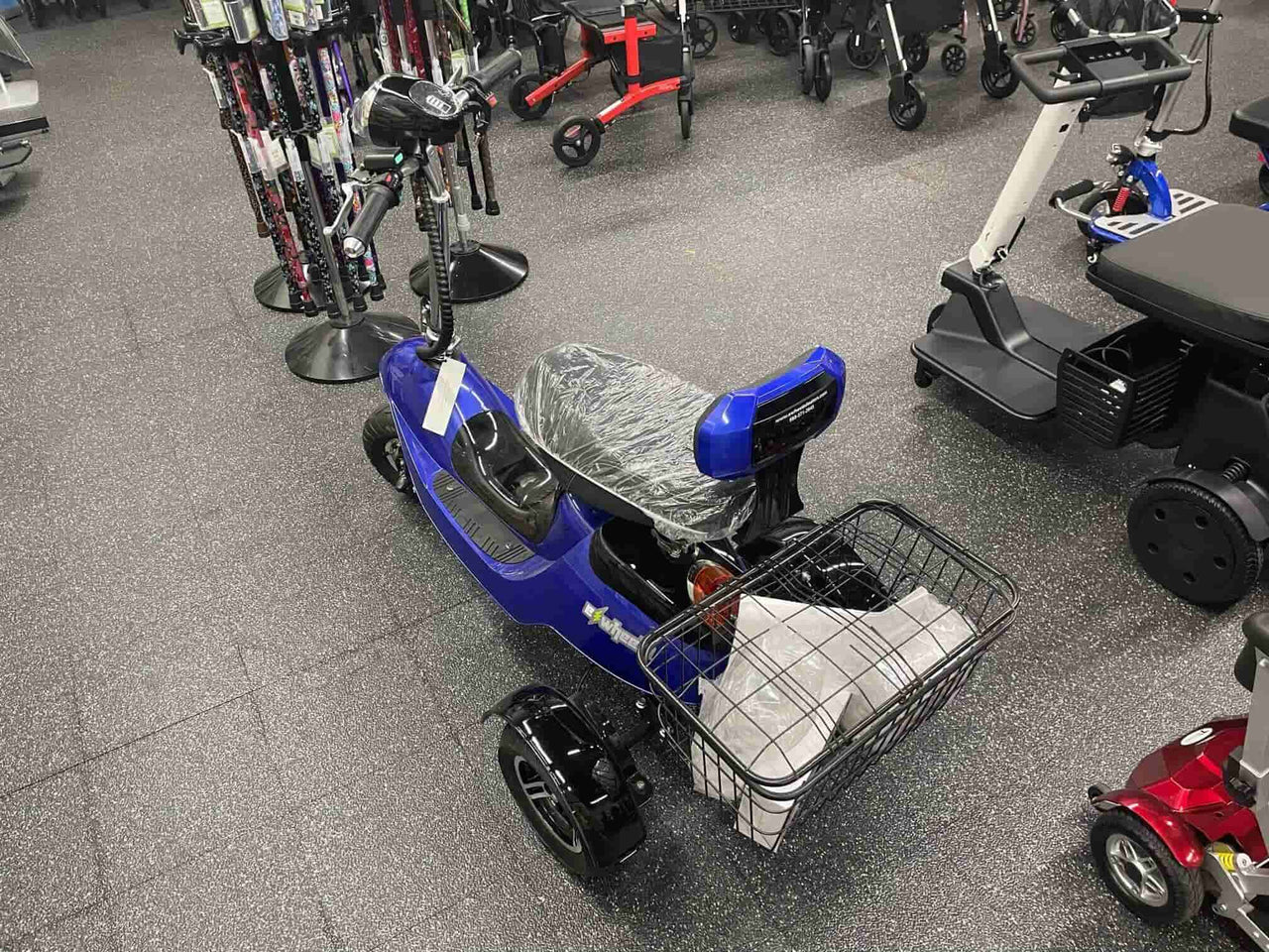 EWheels EW-19 Sporty Folding Electric 3 Wheeled Scooter Open Box Model 3